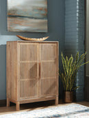 Pellamour Bar Cabinet - Furniture Queen (GA)*